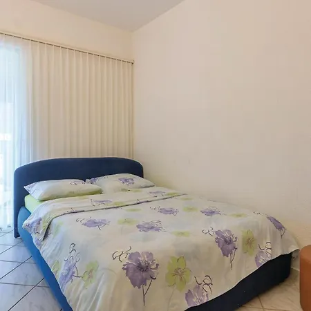 4 Bedroom Beautiful In Appartamento *