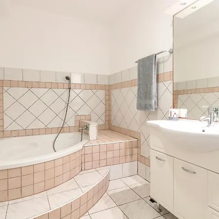 Appartamento 4 Bedroom Beautiful In *