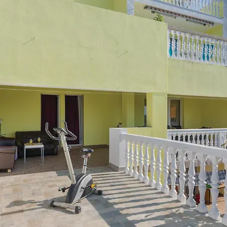 4 Bedroom Beautiful In *