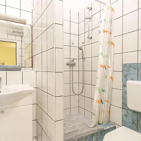 Appartamento 4 Bedroom Beautiful In Štinjan